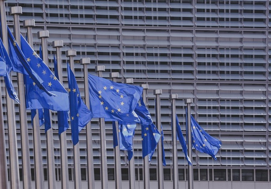 Presidente Fontana a Bruxelles: UE cambi rotta, grave errore ignorare ruolo regioni. Bene le aperture verso la neutralità nell’automotive