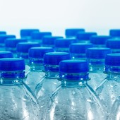 Tappi di plastica: direttiva europea verso la transizione verde.