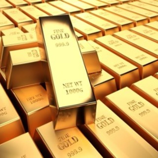 L’oro torna a brillare: superata la soglia dei 2.100 dollari l’oncia