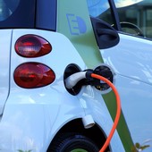 La Commissione propone una proroga una tantum delle attuali norme di origine per i veicoli elettrici e le batterie nell'ambito dell'accordo sugli scambi commerciali