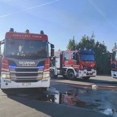 Roma, incendio tra Portuense e Magliana. Evacuato un parco acquatico