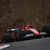 A Baku Ferrari c’è: seconde libere a Leclerc, Sainz quarto