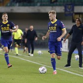 Il Verona ribalta il Venezia e vince il derby 2-1