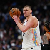 Cleveland fa 13, Denver vince all’overtime con super Jokic