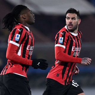 Hernandez e Leao in gol, Milan vince 2-1 a Como