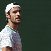 Musetti vince il derby di Wimbledon con Darderi, fuori Cobolli