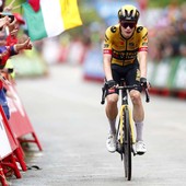 Vingegaard batte Pogacar in volata al Tour de France