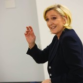 Francia, la destra al 34%. Le Pen “Blocco Macron quasi cancellato”