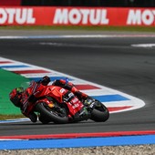 Pole da record per Bagnaia ad Assen, Martin e Vinales in prima fila