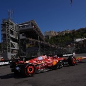 Leclerc trionfa nella “sua” Monaco davanti a Piastri e Sainz