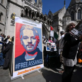 Julian Assange patteggia con gli Stati Uniti, è libero