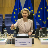 Von der Leyen “La difesa comune nostro compito, Putin vicino ostile”