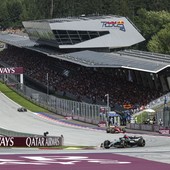 Scontro Verstappen-Norris, Russell vince in Austria e Sainz terzo