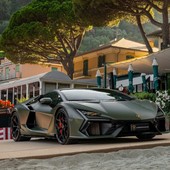 Lamborghini Milano porta la Revuelto V12 ibrida in riva al mare