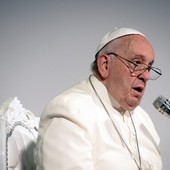 Papa Francesco “Preghiamo per i popoli che soffrono per la guerra”