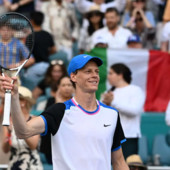 Sinner ai quarti al Roland Garros, fuori Arnaldi e Cocciaretto