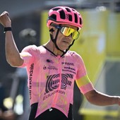 Carapaz vince in solitaria al Tour, Pogacar resta al comando